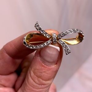 Signed Swarovski crystal bow ribbon brooch